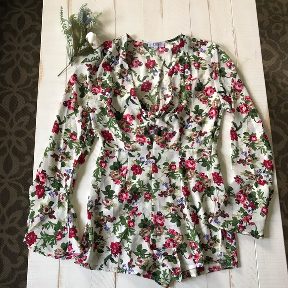 Beautiful Bell Sleeved Floral Romper - Picture 2 of 5